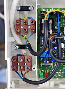 id mini c24 he mains connectors.jpg